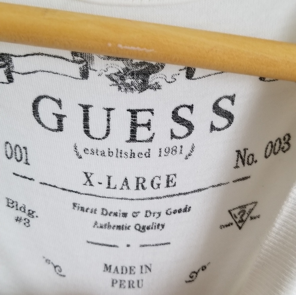 Guess tshirt - Picture 2 of 2